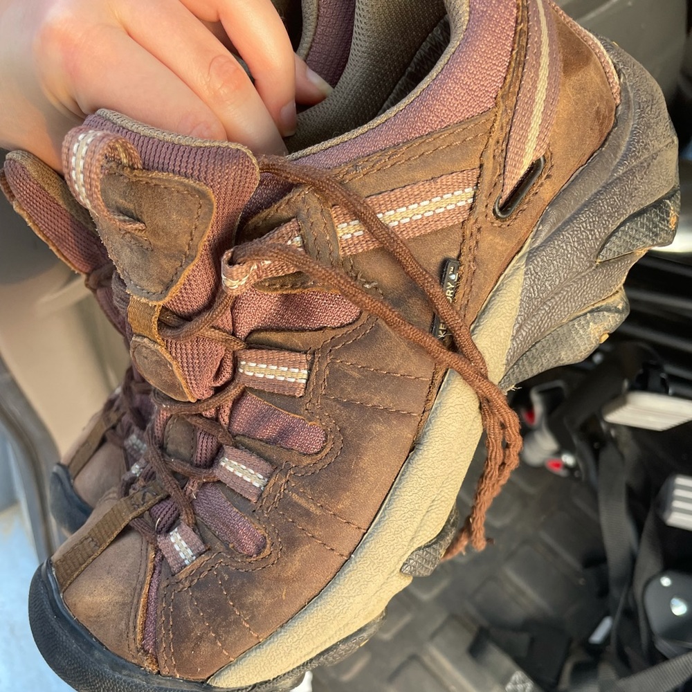Keen women’s hiking boots! 7.5